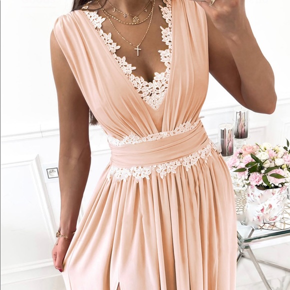 Elegant Floor length maxi dress! - Picture 2 of 9